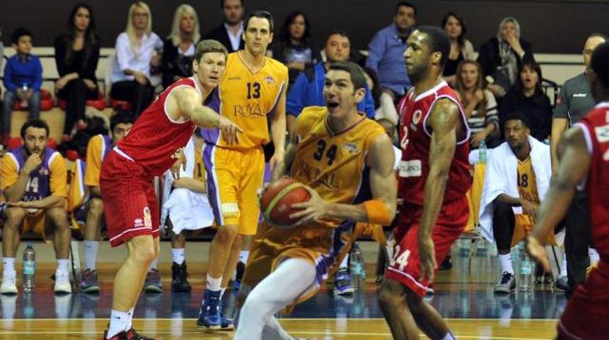 Royal Halı Gaziantep 82-60 R&ouml;nesans TED Ankara Kolejliler