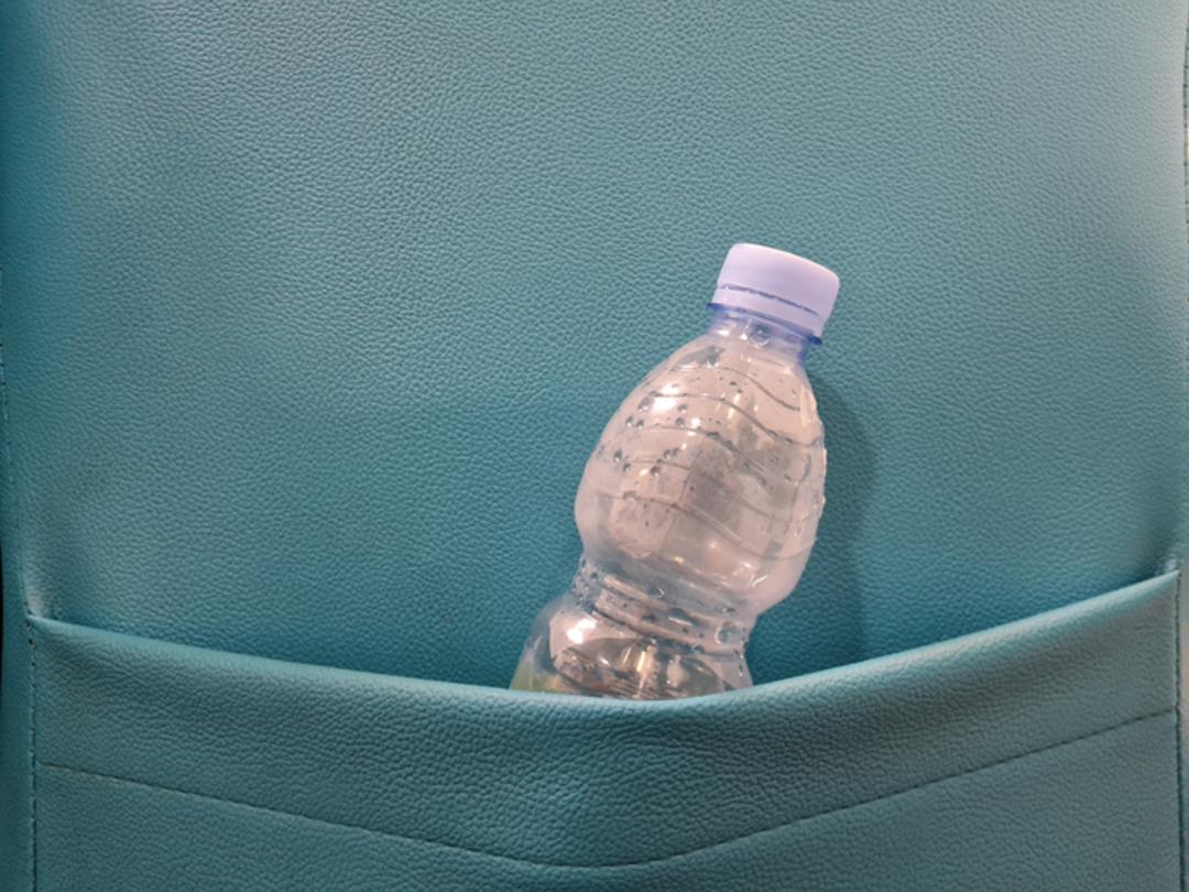 Sıcaklarda arabada unutulan su, sessiz bir tehdit! Serinlemek isterken hasta olmayın: Plastik şişeler kimyasal bir tehlike olabilir mi? 2