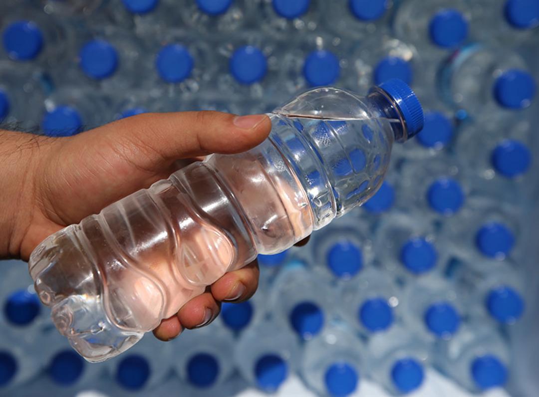 Sıcaklarda arabada unutulan su, sessiz bir tehdit! Serinlemek isterken hasta olmayın: Plastik şişeler kimyasal bir tehlike olabilir mi? 3