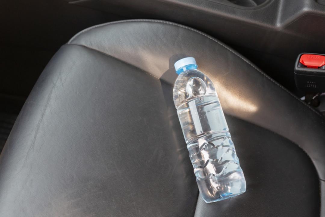 Sıcaklarda arabada unutulan su, sessiz bir tehdit! Serinlemek isterken hasta olmayın: Plastik şişeler kimyasal bir tehlike olabilir mi? 5