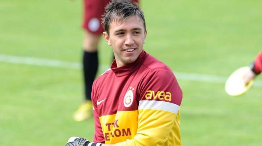 Arsenal Muslera'nın peşinde