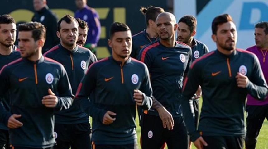 Felipo Melo takımla &ccedil;alışmalara başladı
