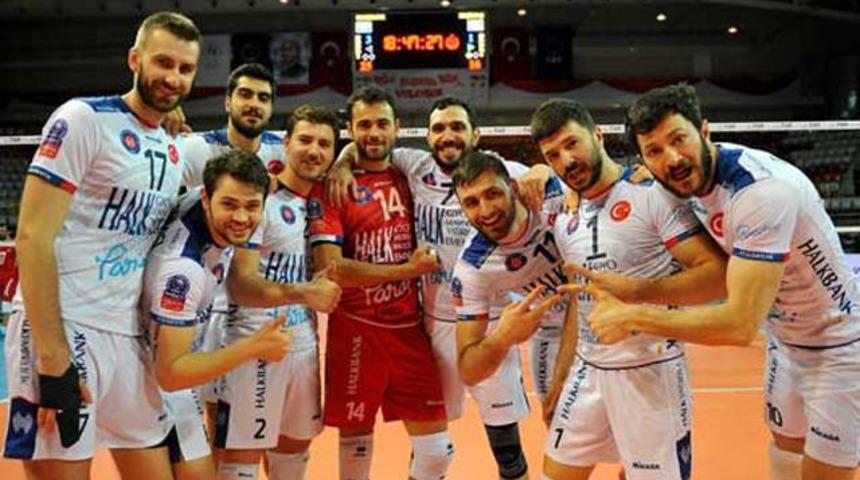 Halkbank iki takımıyla finallerde