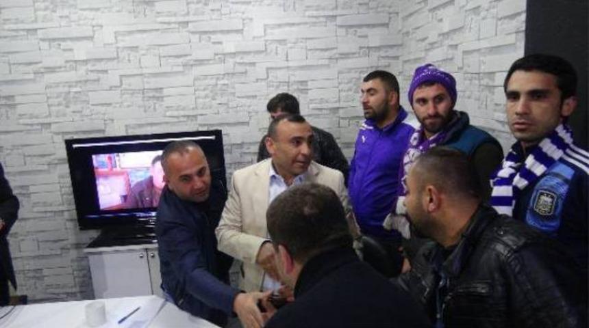 Gebzespor taraftarı canlı yayın bastı