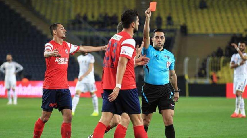 Fenerbah&ccedil;e ma&ccedil;ında hakem skandali