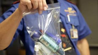 AB Komisyonu uçak yolculuklarında sıvı miktarı sınırının kaldırılmasının yolunu açtı