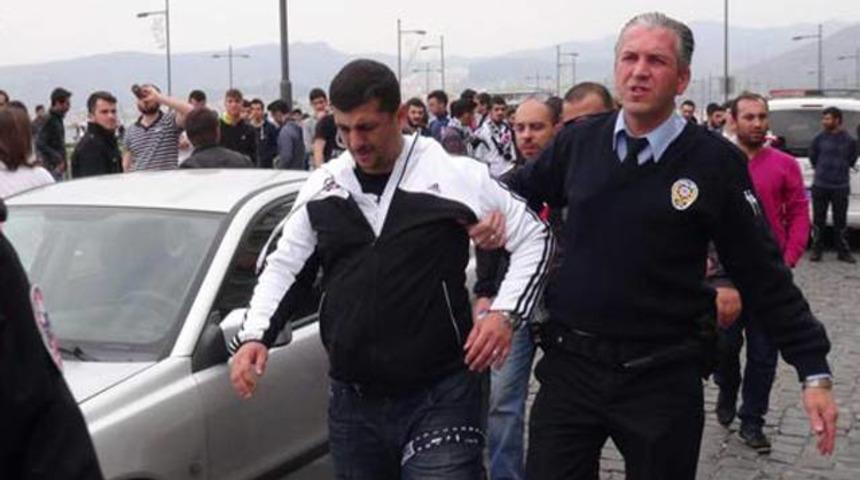 Beşiktaş ve Fenerbahçe taraftarı birbirine girdi