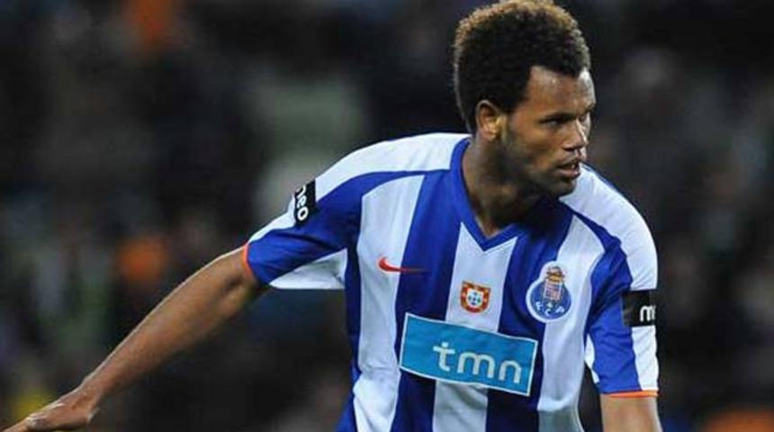 Fenerbah&ccedil;e'nin Rolando aşkı alevlendi