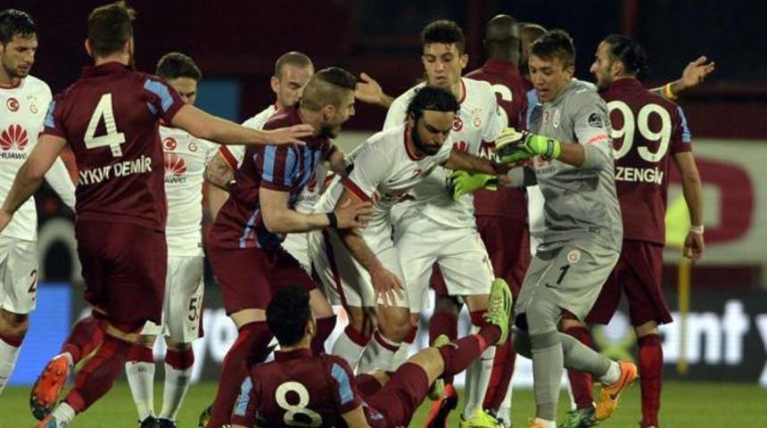 Trabzonspor &ndash; Galatasaray ma&ccedil;ında kavga 