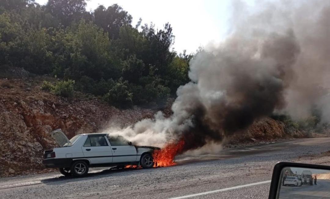 Otomobil alev alev yandı, orman ekipleri söndürdü 1