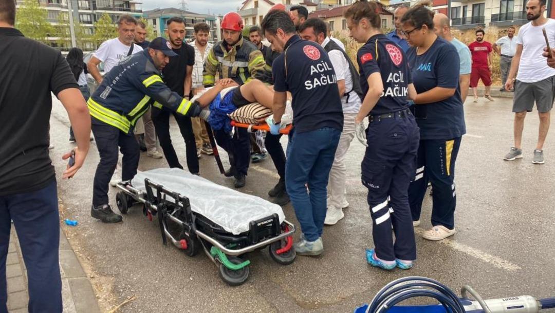 Bisikletten düşen çocuğun bacağına direksiyon saplandı 1