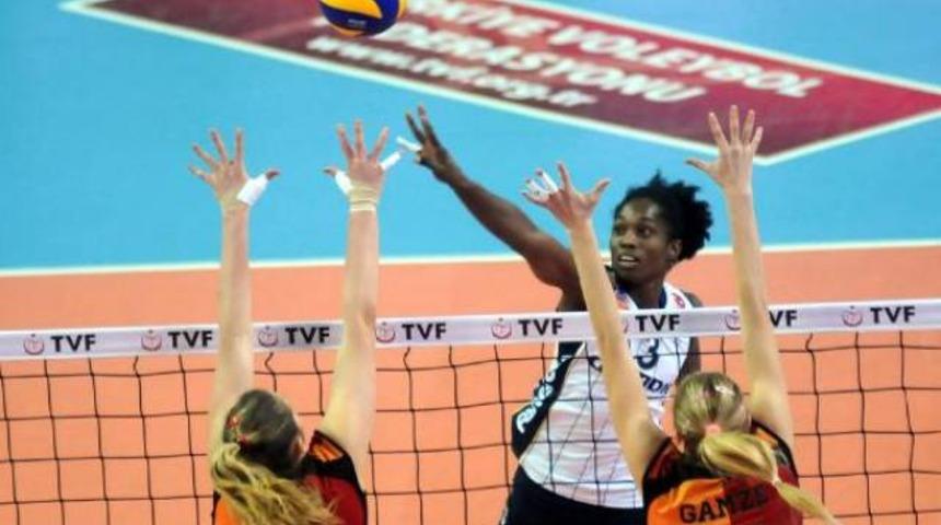 Olaylı derbi Fenerbah&ccedil;e'nin