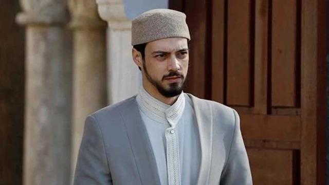 Mert Yazıcıoğlu Gülseren Budayıcıoğlu'nun torunu ile aşk yaşıyor! Böyle görüntülendiler 