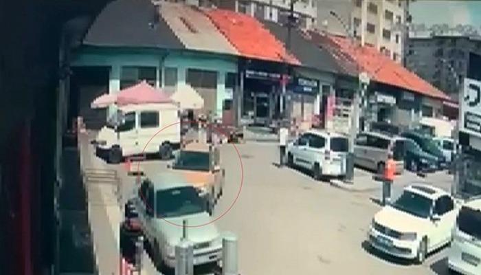 700x400 Direksiyon başında rahatsızlanan sürücü 6 araca çarptı: Kaza anı kamerada