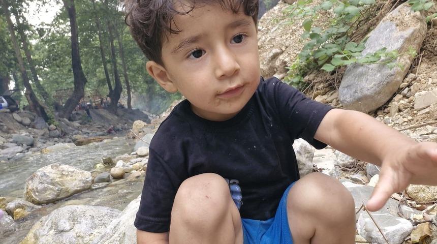 Tırla çarpışan motosikletteki 4 yaşındaki çocuk, 7 günlük yaşam mücadelesini kaybetti