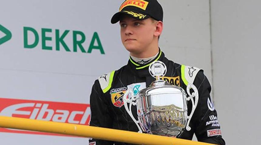 Genç Schumi'den ilk zafer