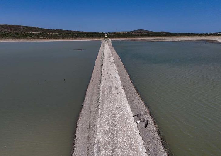 Türkiye’yi korkutan tehlike! İzmir’den gelen görüntüler endişelendirdi: Eski İzmir-Çeşme kara yolu yeniden ortaya çıktı G2