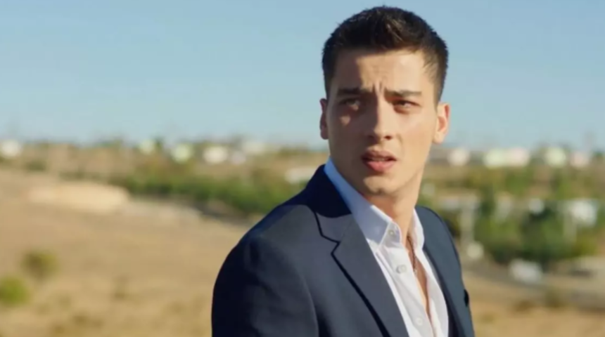 Uzak Şehir'in Kaya'sı Atakan Özkaya tatilin keyfini sürüyor! Yorum yağmuruna tutuldu