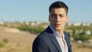 Uzak Şehir'in Kaya'sı Atakan Özkaya tatilin keyfini sürüyor! Yorum yağmuruna tutuldu