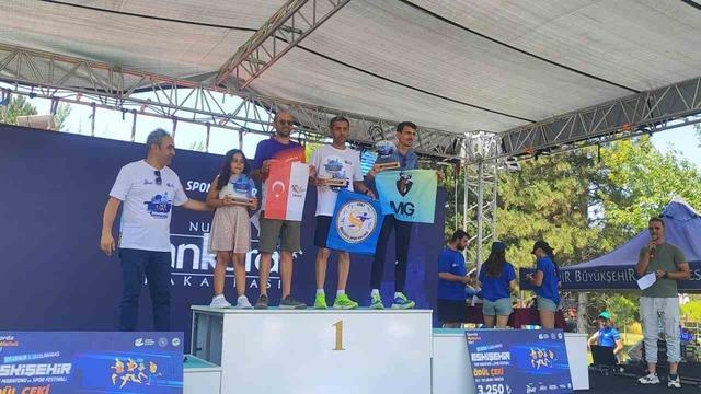 Siirtli sporcu, Eskişehir Yarı Maratonu’nda kategorisinde birinci oldu