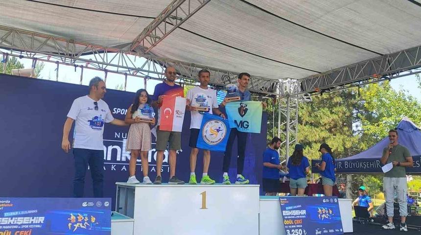 Siirtli sporcu, Eskişehir Yarı Maratonu’nda kategorisinde birinci oldu