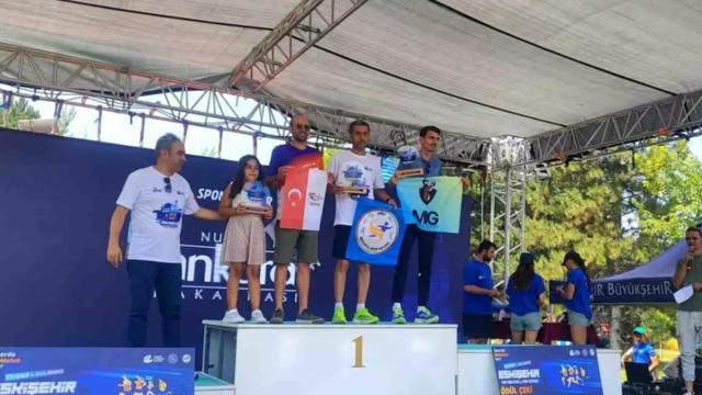 Siirtli sporcu, Eskişehir Yarı Maratonu’nda kategorisinde birinci oldu