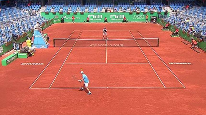 Schwartzman zorlanmadan kazandı