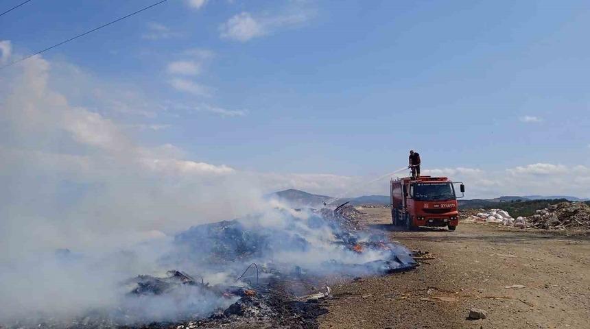 Balıkesir’de çöplük alanda çıkan yangın söndürüldü
