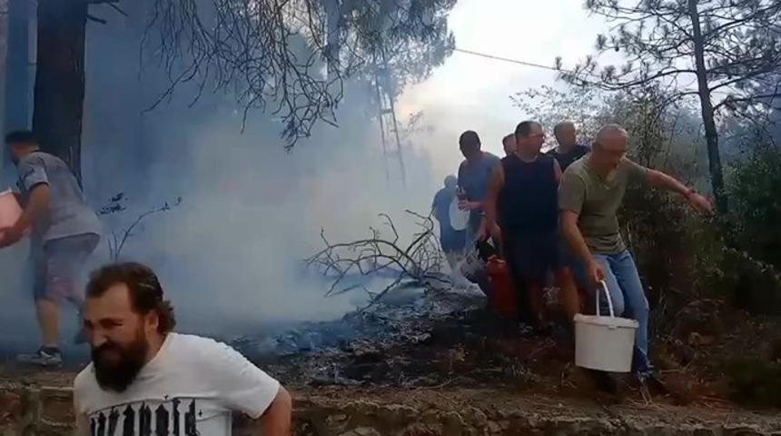 Mahalleli birlik oldu, orman yangınına kovalarla müdahale etti