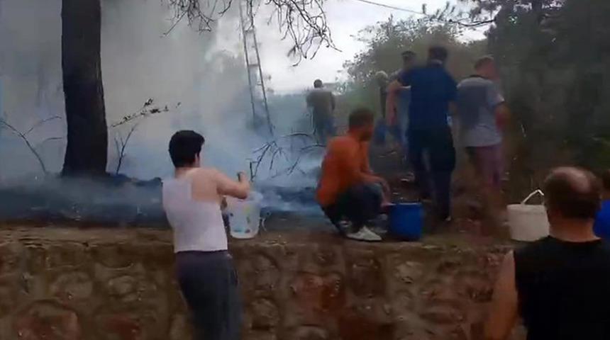 Orman yangınına kovalı müdahale! Mahallelinin desteğiyle söndü