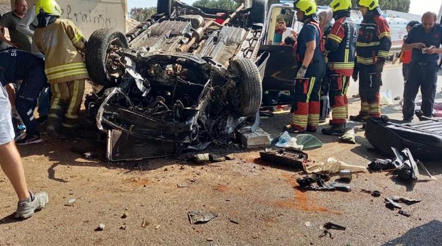 Yer: Balıkesir!  Takla atan otomobilde sıkışan 2 kişiyi itfaiye kurtardı