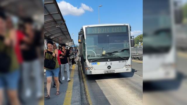 İstanbul'da metrobüs arızası! 'Çözüm istiyoruz artık' 