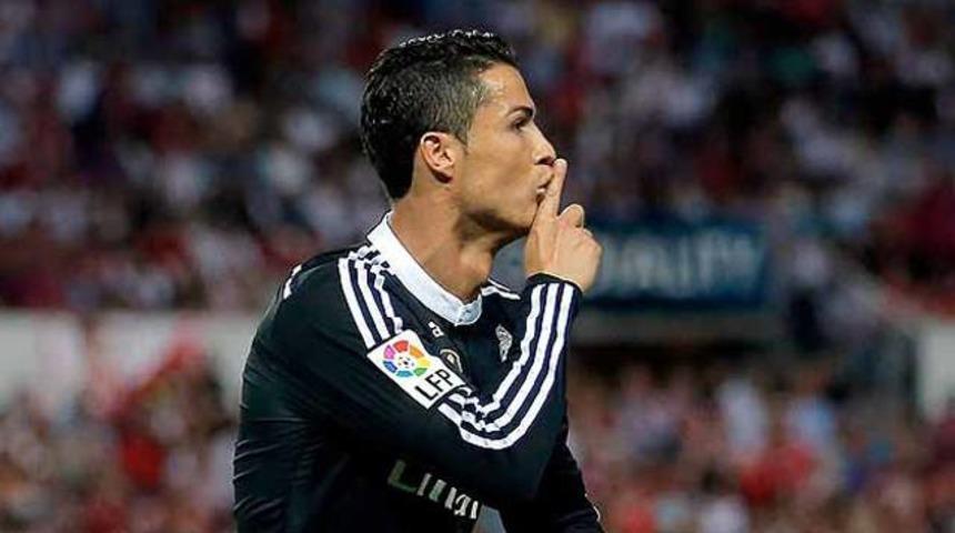 Ronaldo 14 takımı geçti