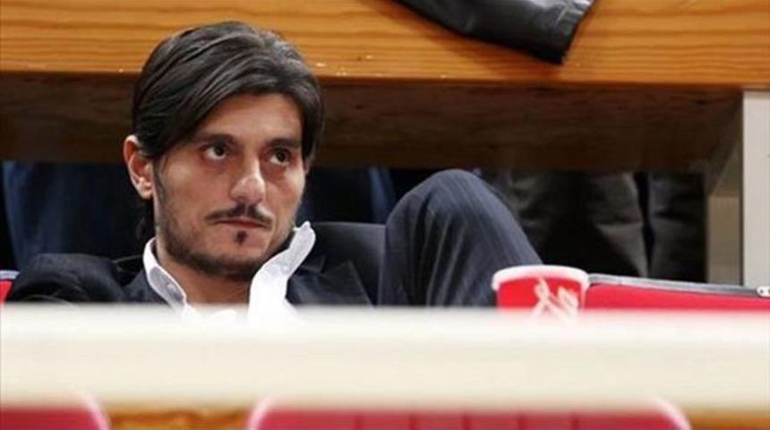 O adam yine soyunma odası bastı