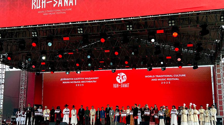 Kırgızistan'daki "1. Dünya Geleneksel Kültür ve Müzik Festivali" sona erdi