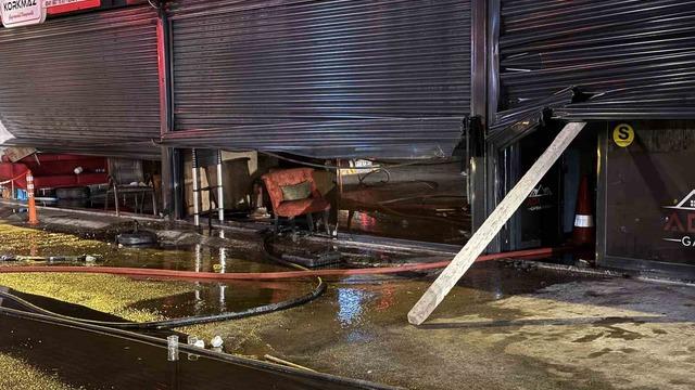 Facianın eşiğinden dönüldü: Bilinçsizce yakılan ateş, 4 dükkana felaketi yaşattı!