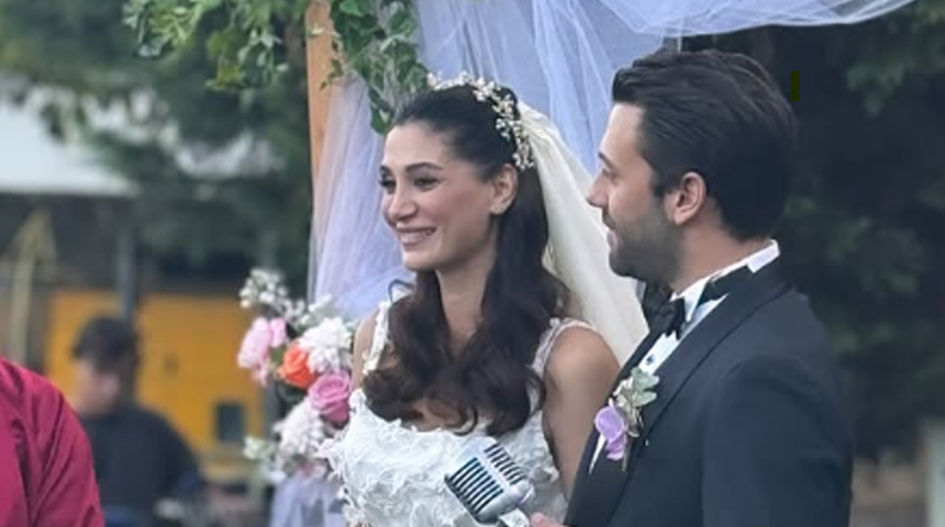 Sitare Akbaş ve Cengiz Orhonlu evlendi! 14 yıllık arkadaşız dedi, gelinliğine beğeni yağdı Sitare Akbaş ve Cengiz Orhonlu evlendi! 14 yıllık arkadaşız dedi, gelinliğine beğeni yağdı
