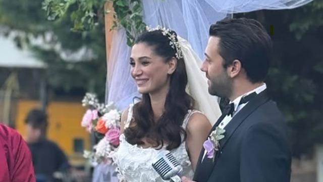 Sitare Akbaş ve Cengiz Orhonlu evlendi! 14 yıllık arkadaşız dedi, gelinliğine beğeni yağdı