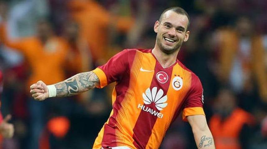 Hollanda 'üçlü'yü konuşuyor