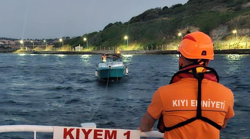 Çanakkale Boğazı’nda içinde 2 kişinin bulunduğu tekne kurtarıldı