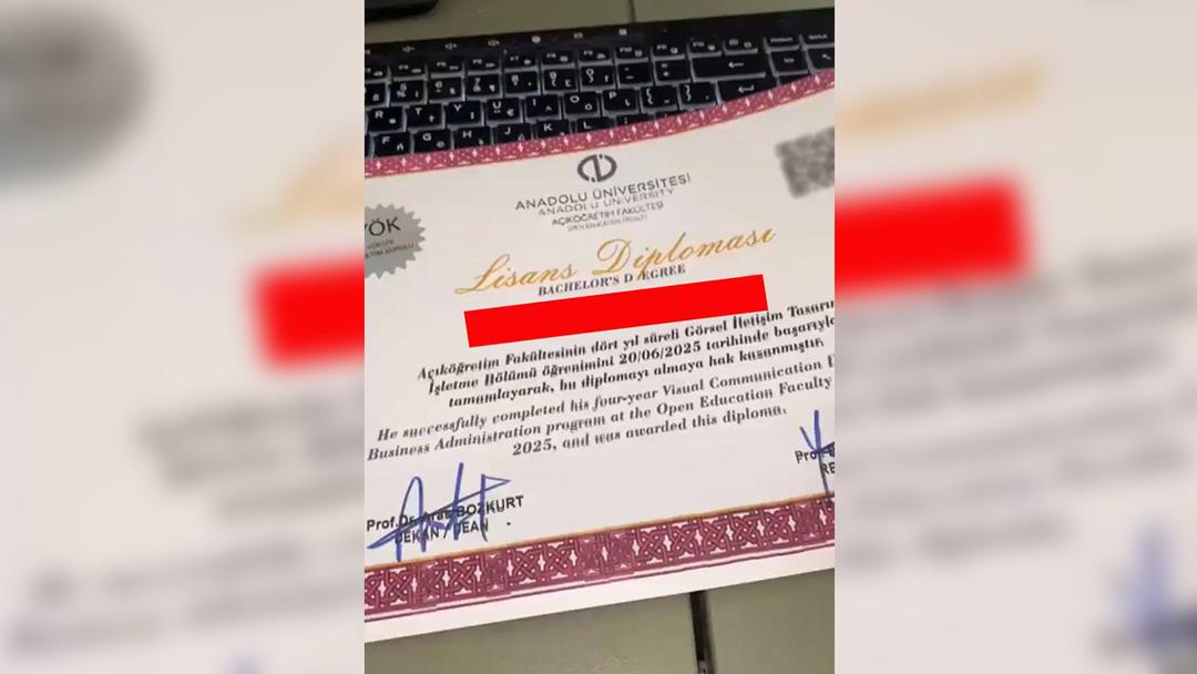4 yıllık eğitimin kısa yollu bedeli 50 bin TL! Fiyatlar diploma türüne göre değişiyor: "Bizi ihbar etme olasılıkları yok; belgeler resmi görünümlü" 2