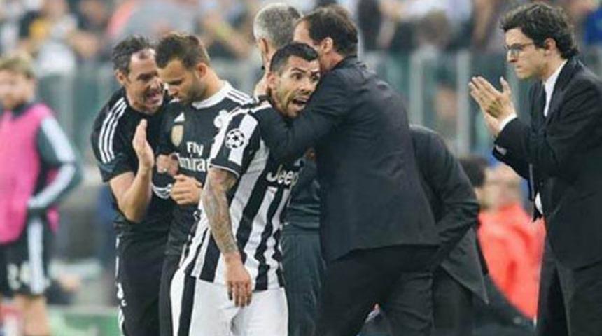 Tevez'den şok k&uuml;f&uuml;rler