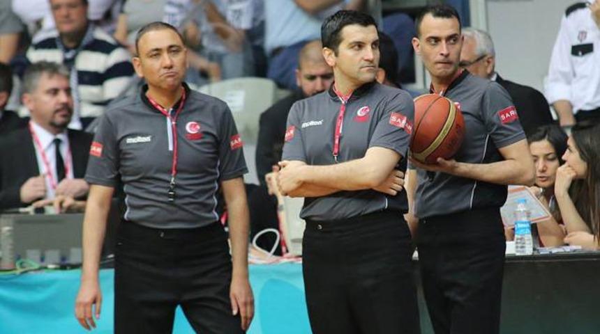 Hakemler ma&ccedil;ı bırakıp gitti