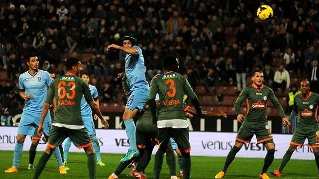 Rizespor-Trabzonspor maçı canlı yayınla Lig Tv'de