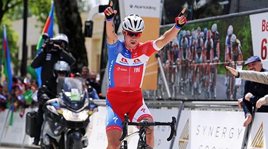 Azerbaycan'da zafer Roglic'in