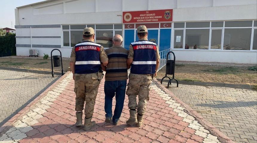 Dolandırıcılık suçundan aranan şahıs, kardeşinin evinde yakalandı