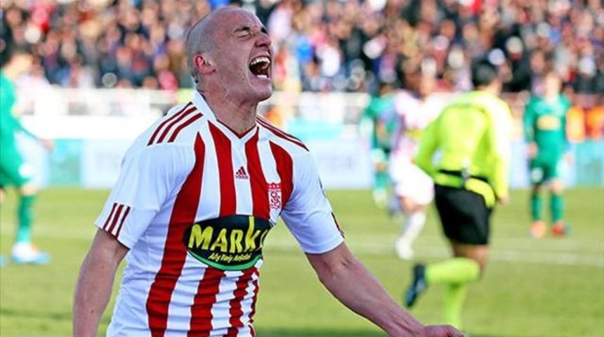 Trabzonspor, Aatıf i&ccedil;in Sivasspor'la g&ouml;r&uuml;şmelerini s&uuml;rd&uuml;r&uuml;yor