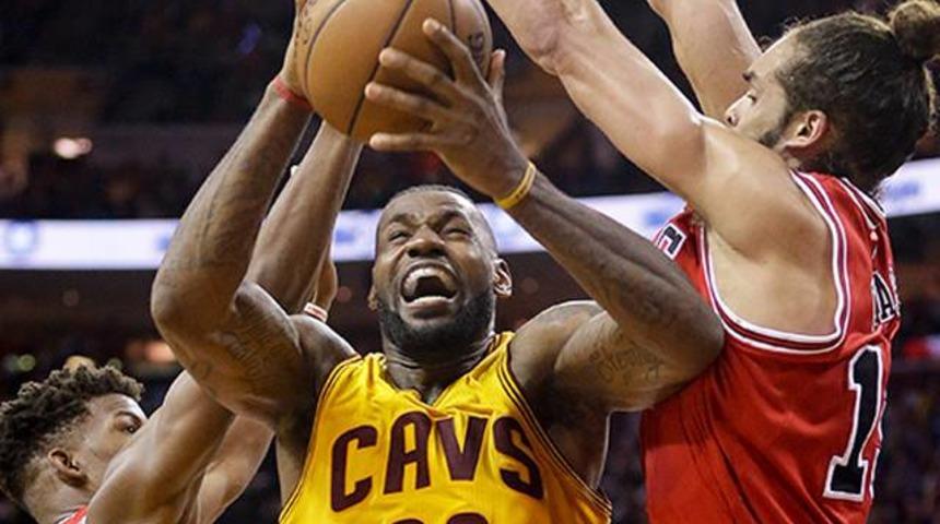 Cavs'i James sırtladı