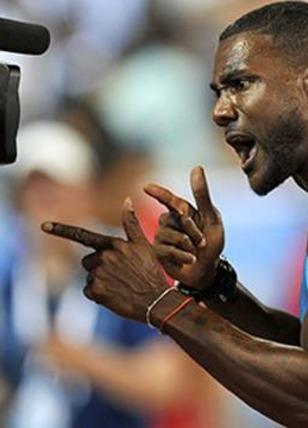 Gatlin rekorla başladı