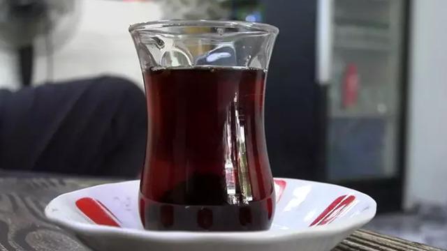 Çay severler dikkat! Demli çayla gelen sessiz tehlike: Aniden hastanelik olmayın! Uzmanlar uyarıyor...